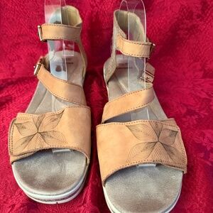 Earth Origins Carley Caroline Tan Leather Slingback Sandals size 10